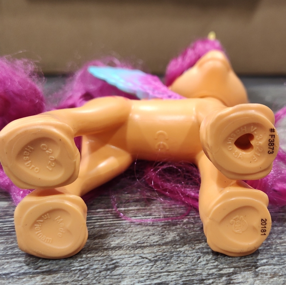My Little Pony: Make Your Mark Toy Ribbon Hairstyles Sunny Starscout - 6" - 2021 - Picture 3 of 5